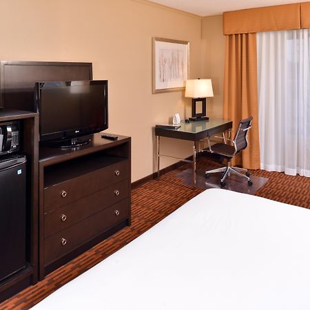 Holiday Inn Express Breezewood By Ihg Exterior photo