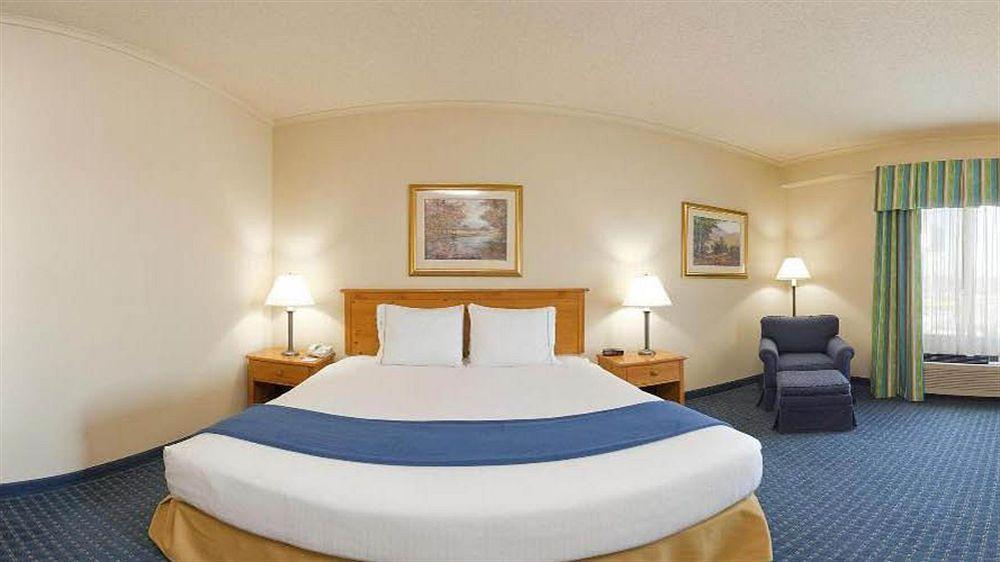 Holiday Inn Express Breezewood By Ihg Exterior photo