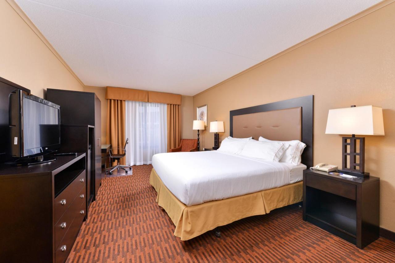 Holiday Inn Express Breezewood By Ihg Exterior photo