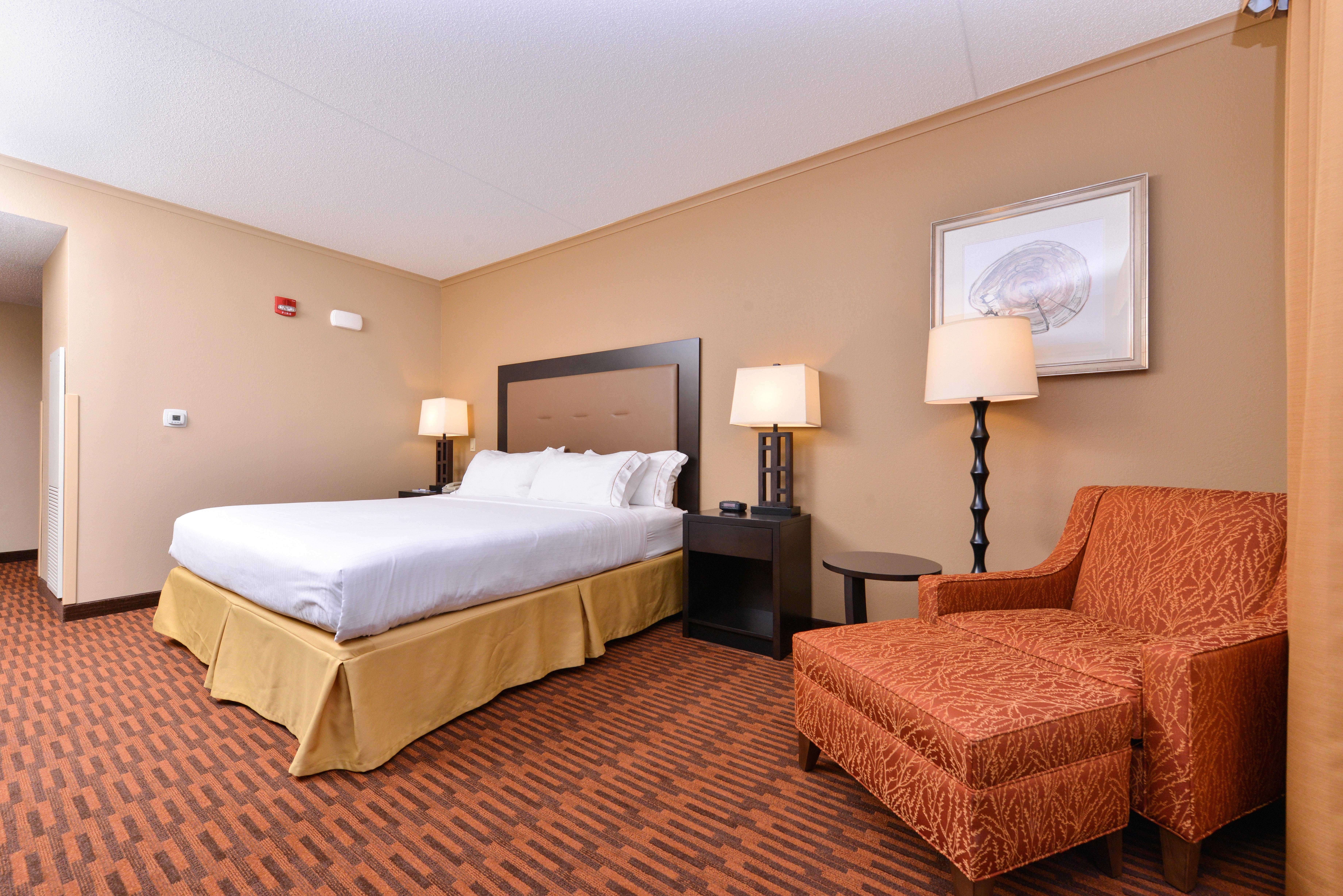Holiday Inn Express Breezewood By Ihg Exterior photo