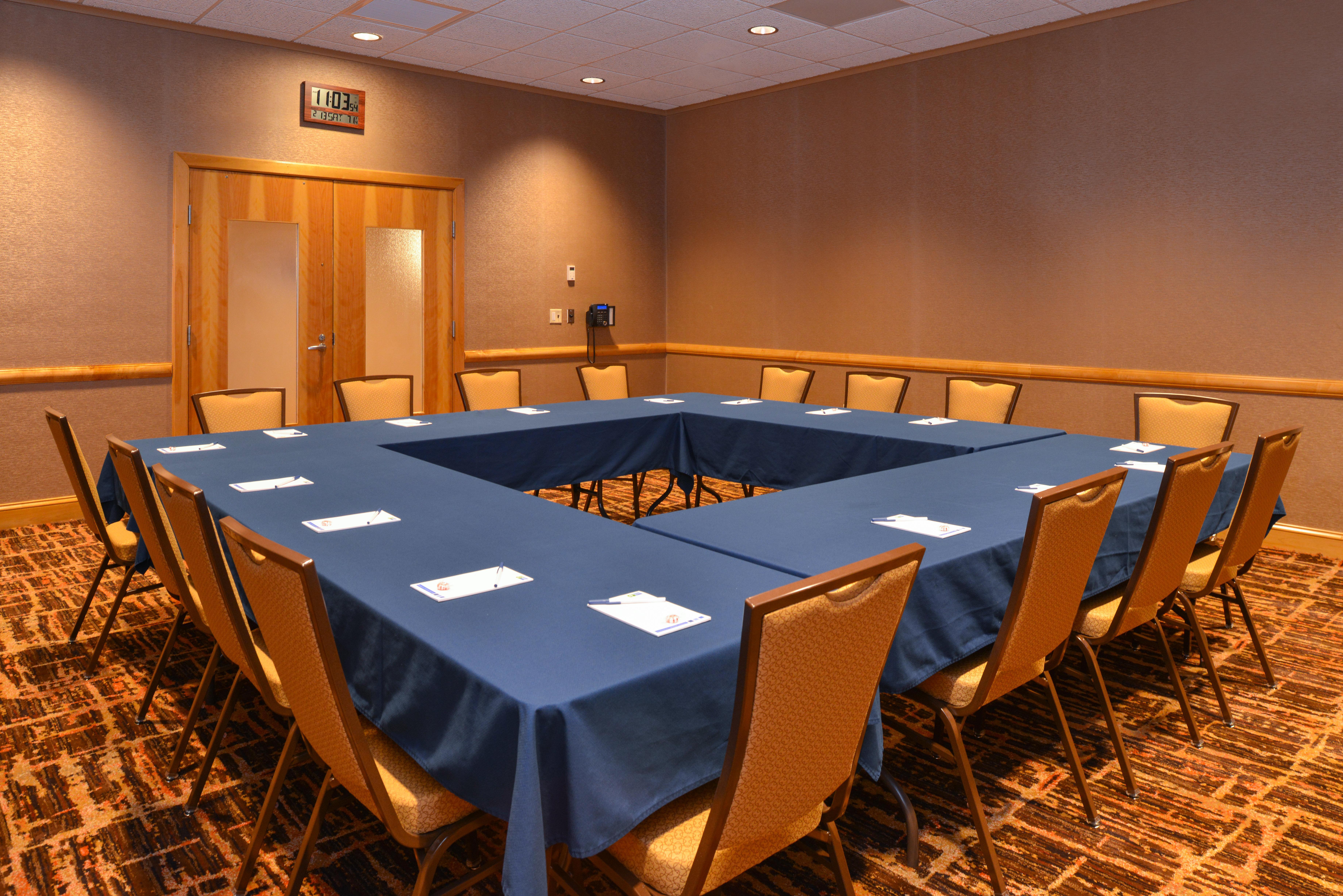 Holiday Inn Express Breezewood By Ihg Exterior photo
