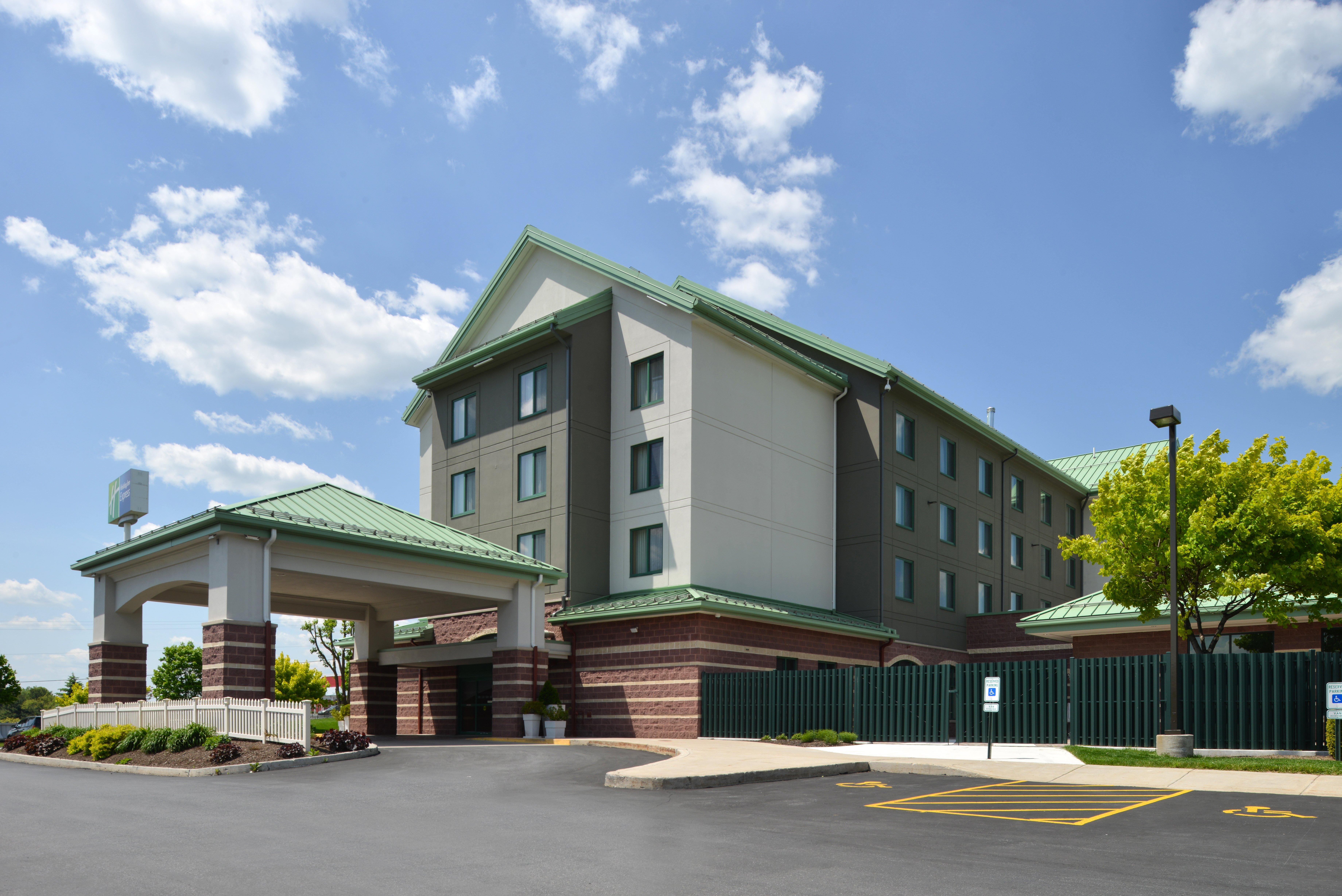 Holiday Inn Express Breezewood By Ihg Exterior photo
