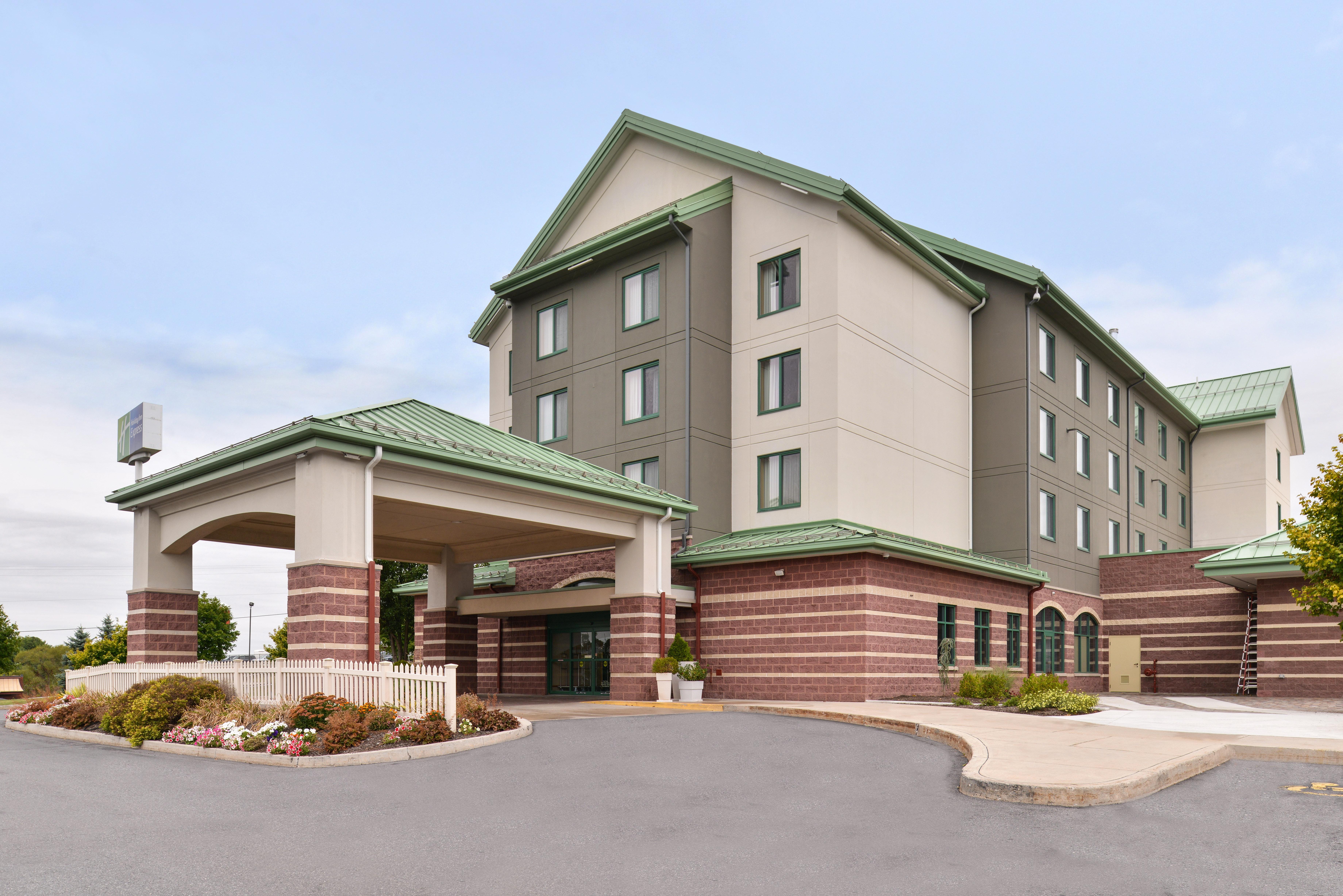 Holiday Inn Express Breezewood By Ihg Exterior photo