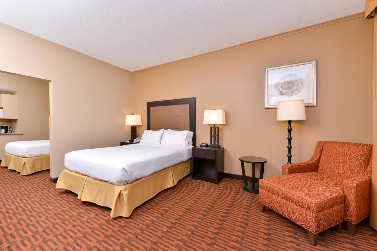 Holiday Inn Express Breezewood By Ihg Exterior photo