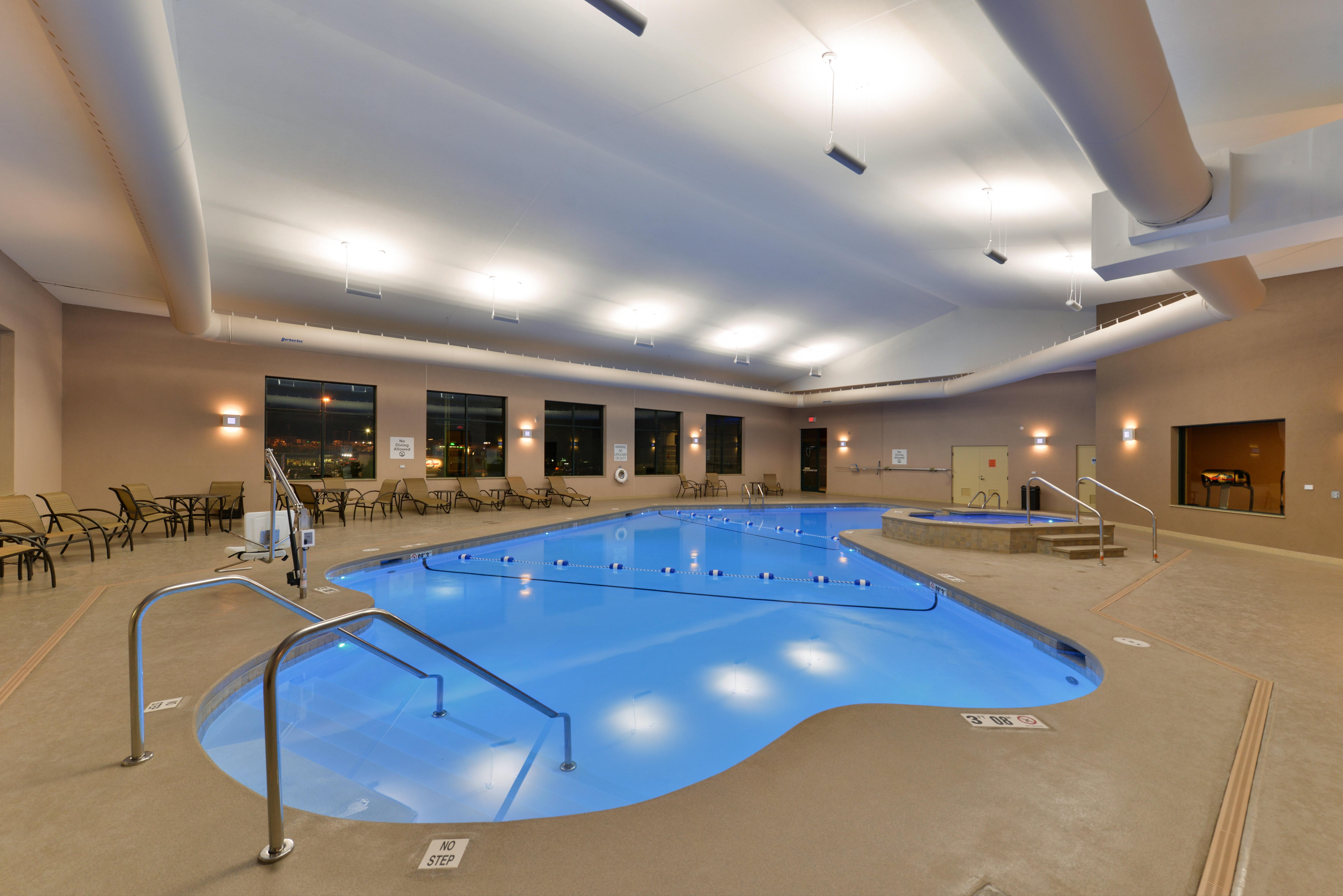 Holiday Inn Express Breezewood By Ihg Exterior photo
