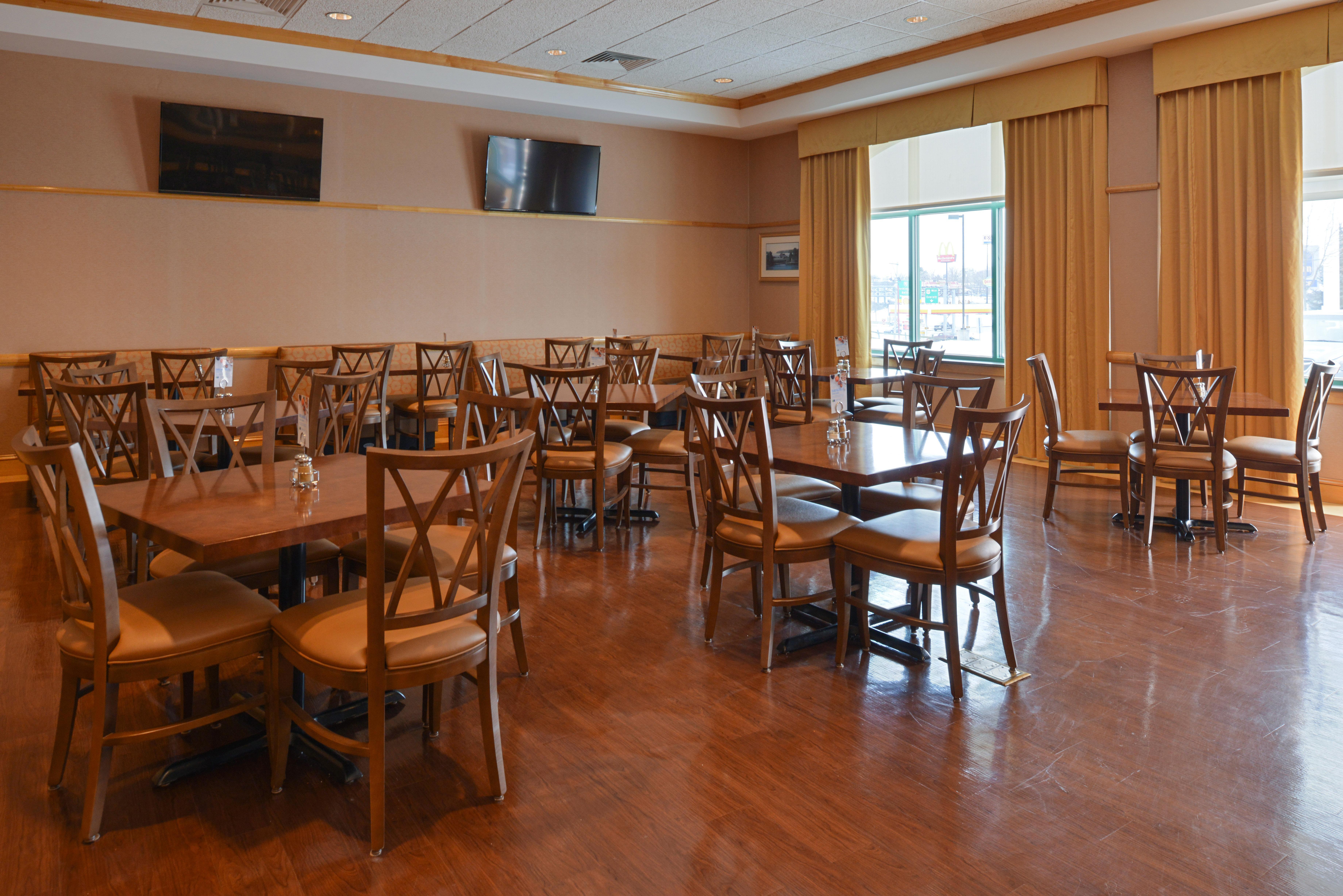 Holiday Inn Express Breezewood By Ihg Exterior photo