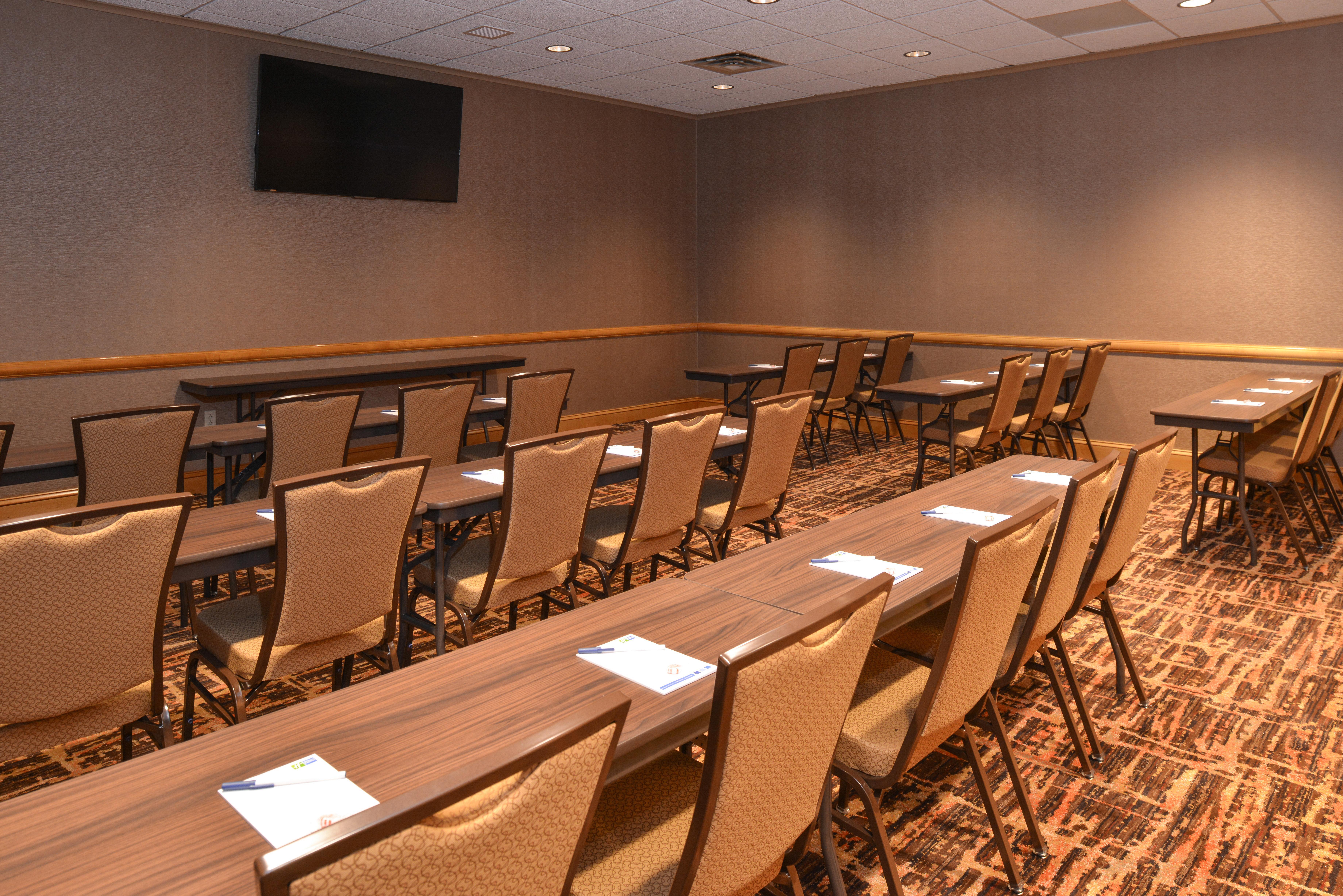 Holiday Inn Express Breezewood By Ihg Exterior photo