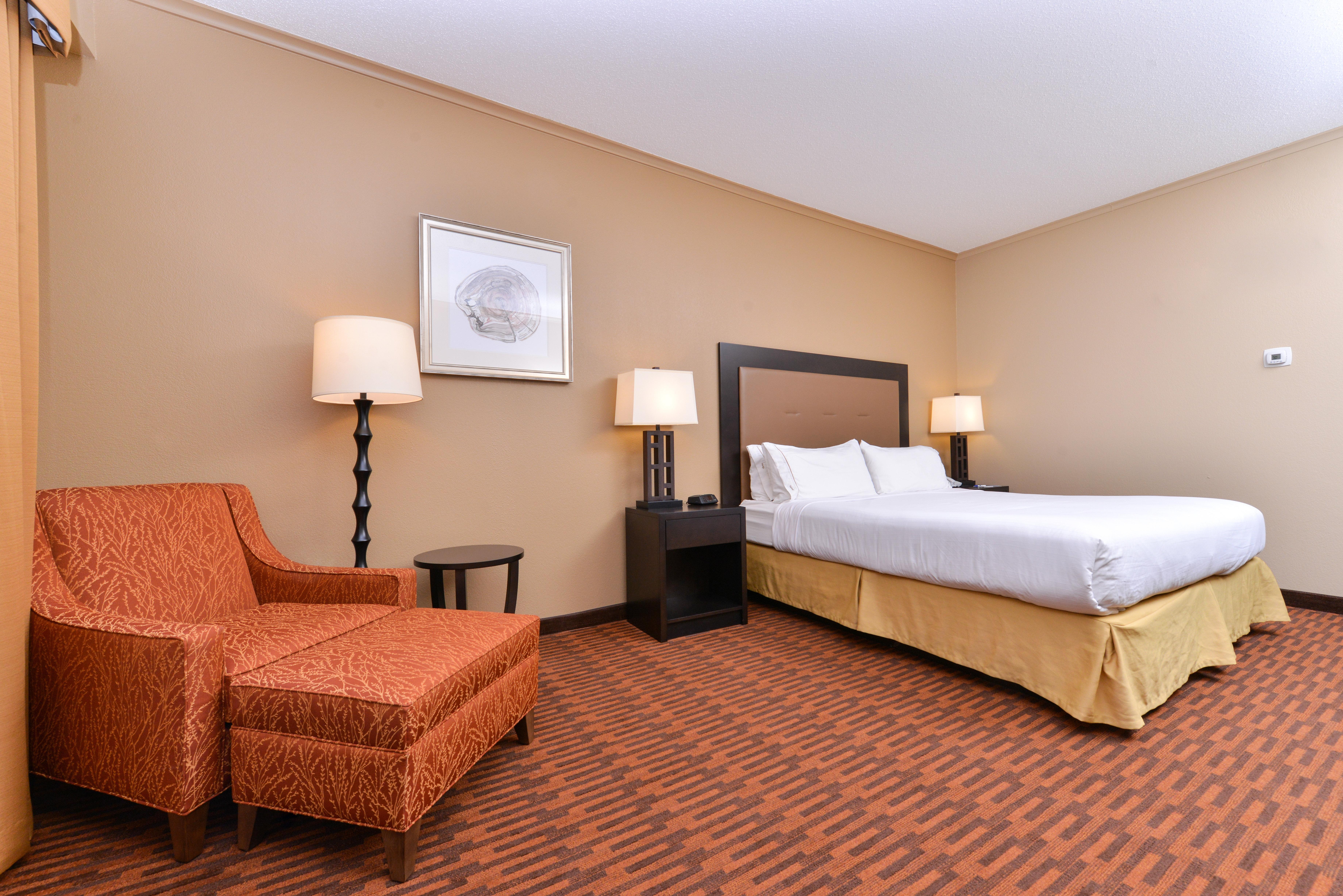 Holiday Inn Express Breezewood By Ihg Exterior photo