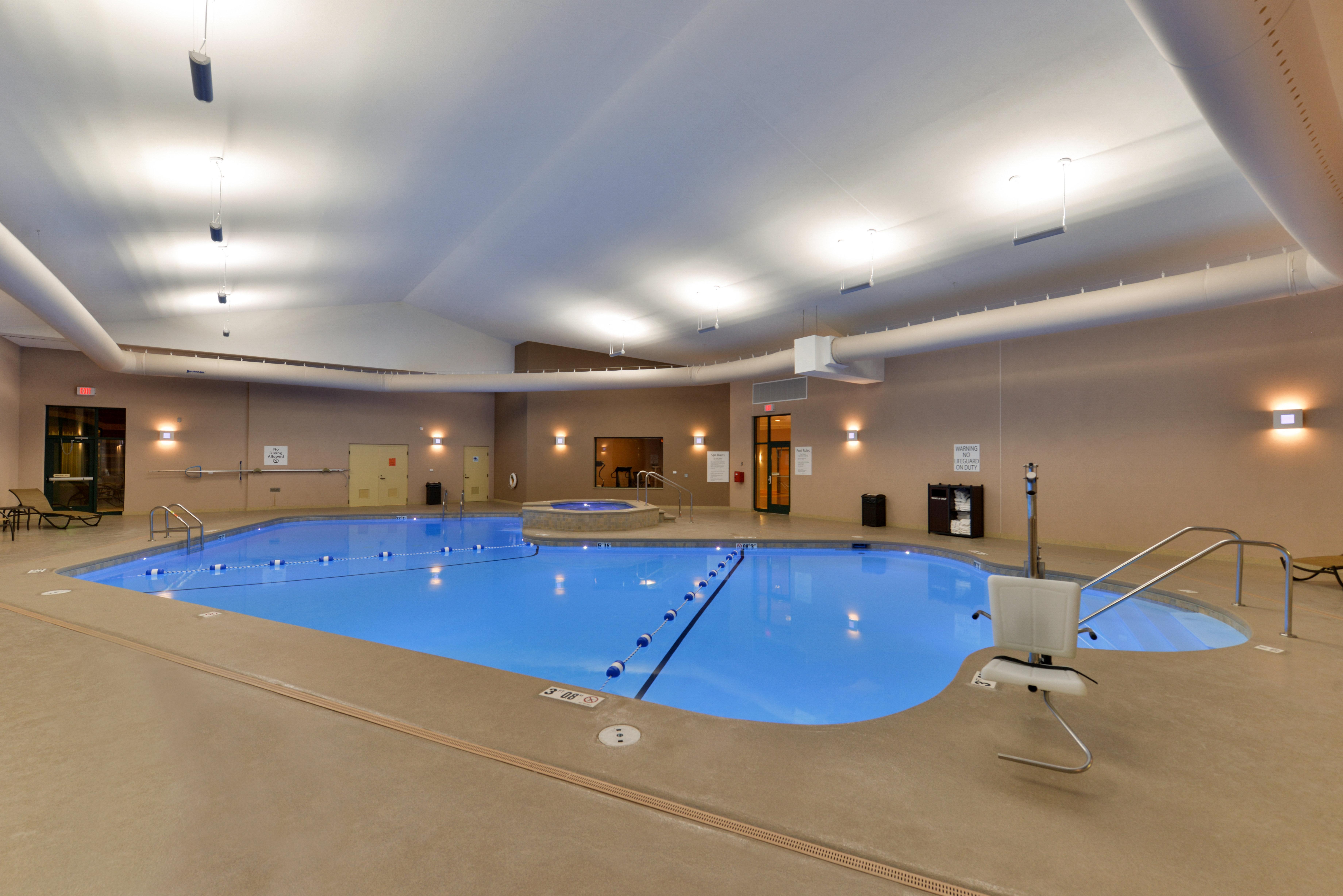 Holiday Inn Express Breezewood By Ihg Exterior photo
