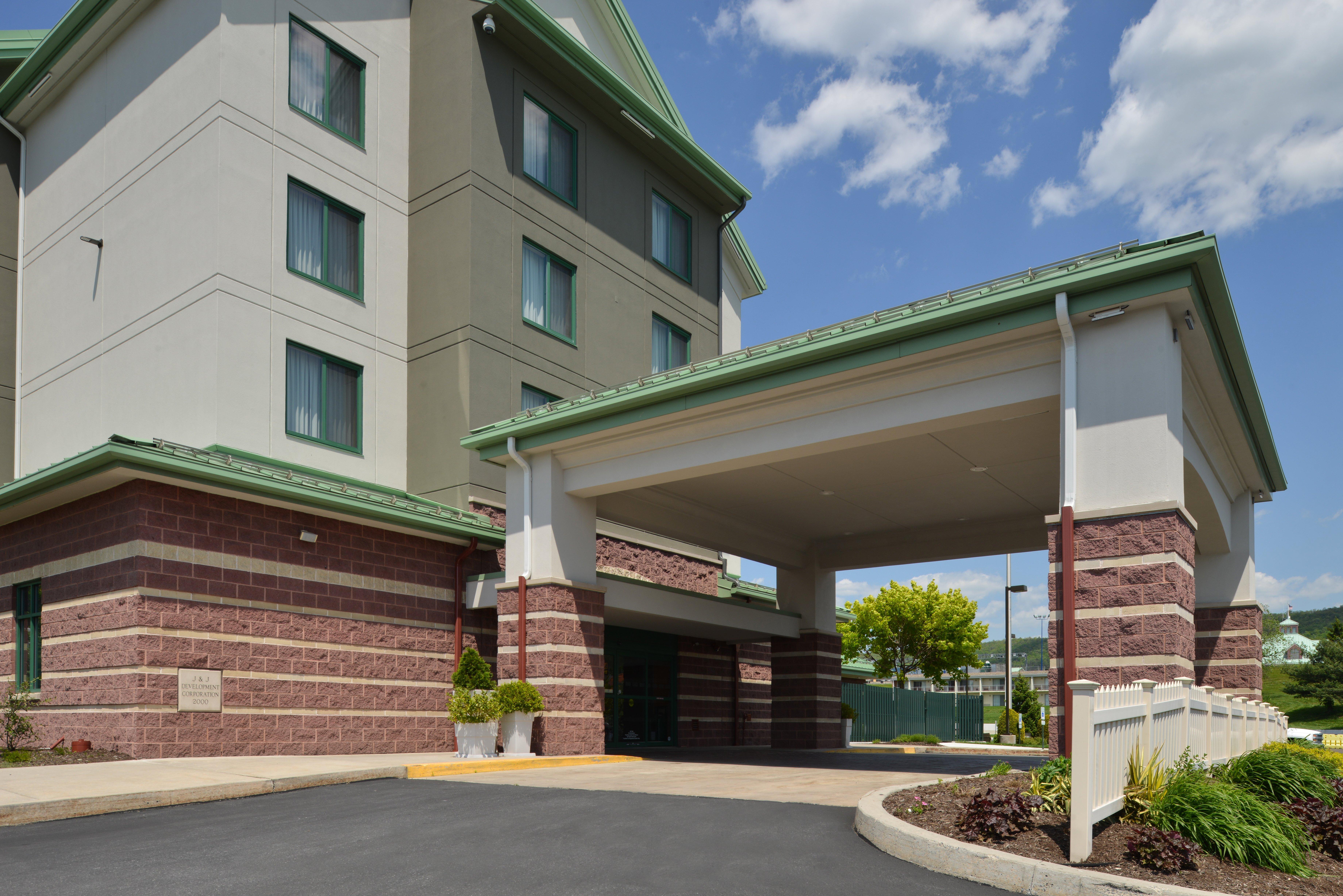 Holiday Inn Express Breezewood By Ihg Exterior photo