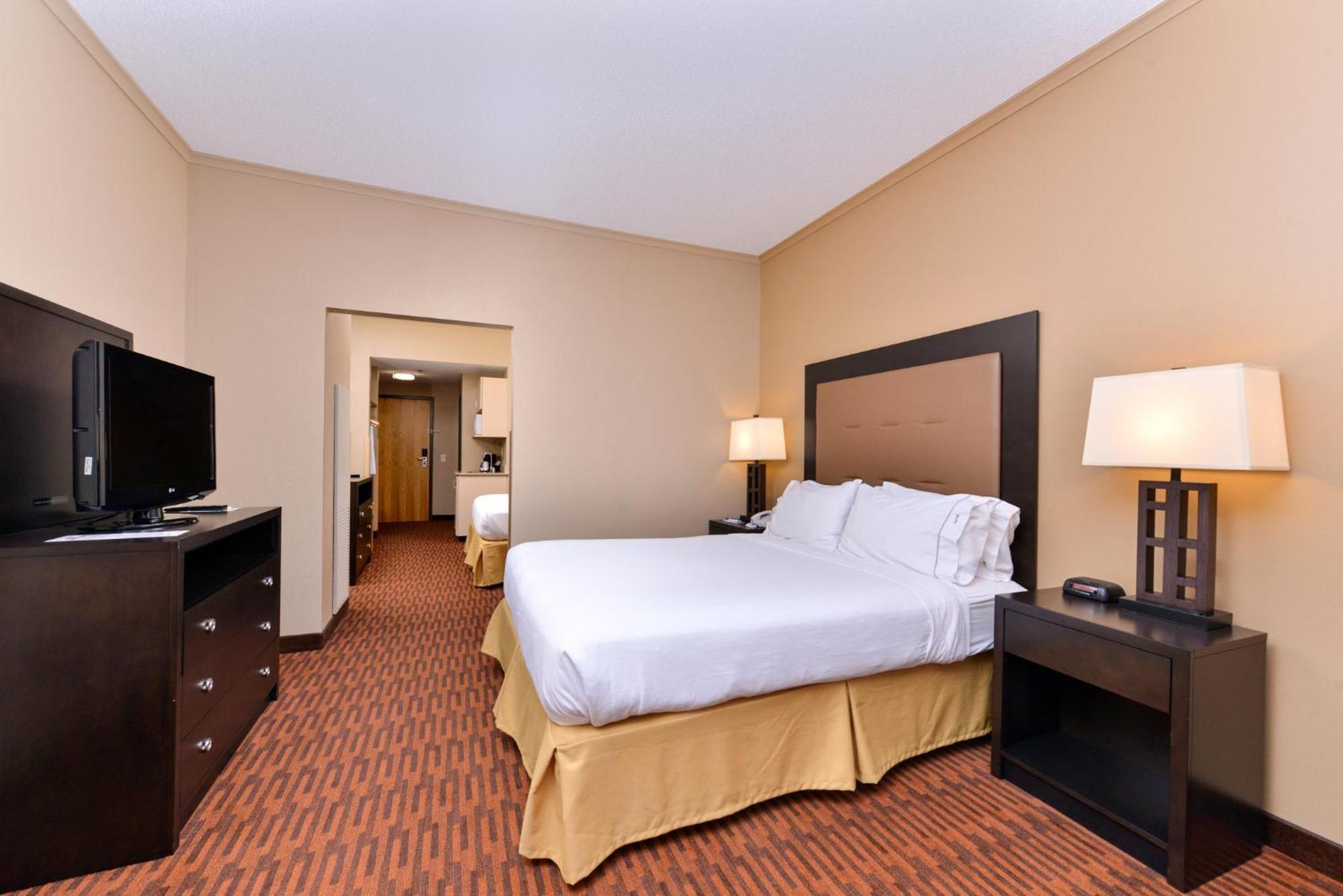 Holiday Inn Express Breezewood By Ihg Exterior photo
